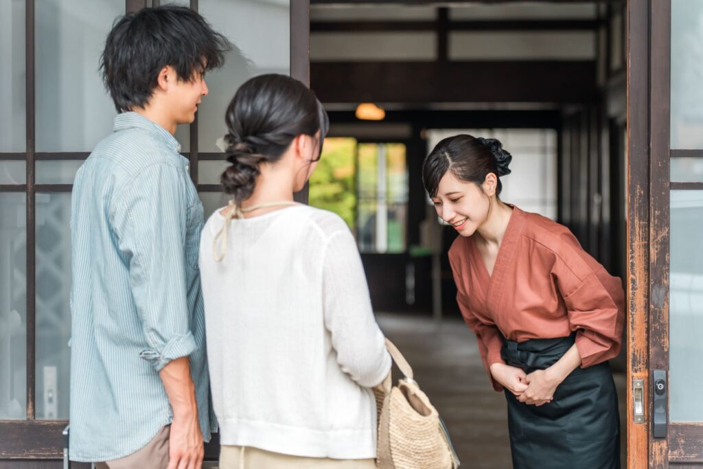 セルフチェックインシステムを導入しても人手が減らない宿の共通点