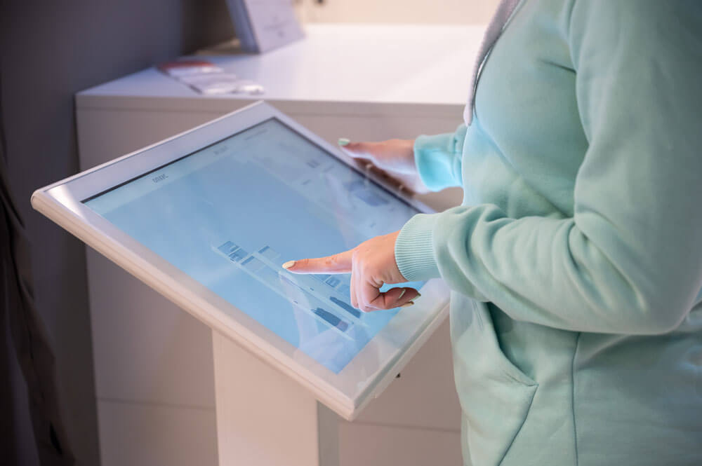 受付業務をデジタル化するには？今注目のチェックイン自動化サービスとは